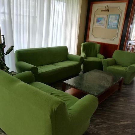 Hotel Boston 알바아드리안티카 외부 사진